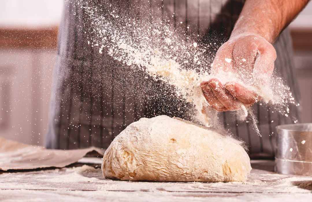 Franskbrødsdej bliver æltet hos Føtex bageren i Amager Centret